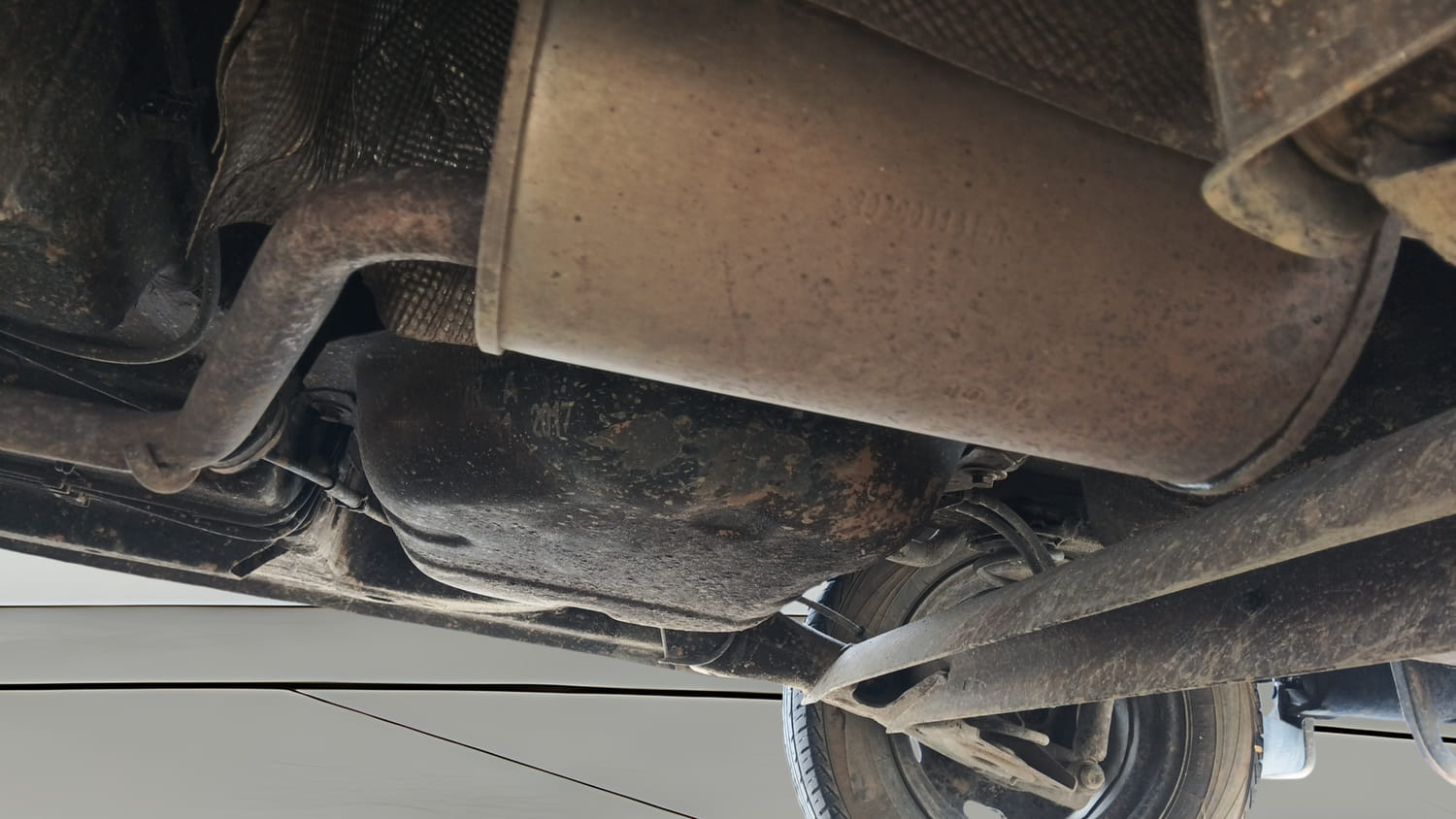 Used 2017 Renault Kwid 1.0 RXT Petrol Manual extra REAR UNDERBODY VIEW (TAKEN FROM REAR)