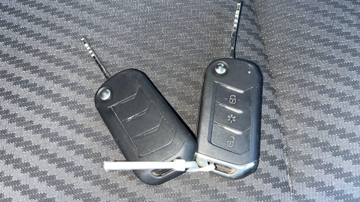 Used 2021 mahindra Thar LX Hard Top Diesel MT 4WD Diesel Manual extra CAR KEY VIEW