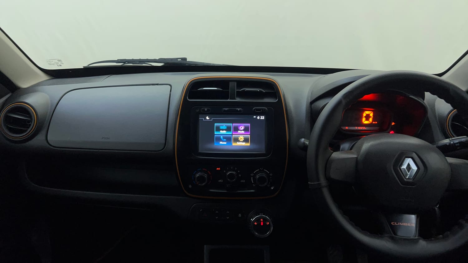 Used 2017 Renault Kwid CLIMBER 1.0 AMT Petrol Automatic interior MUSIC SYSTEM & AC CONTROL VIEW