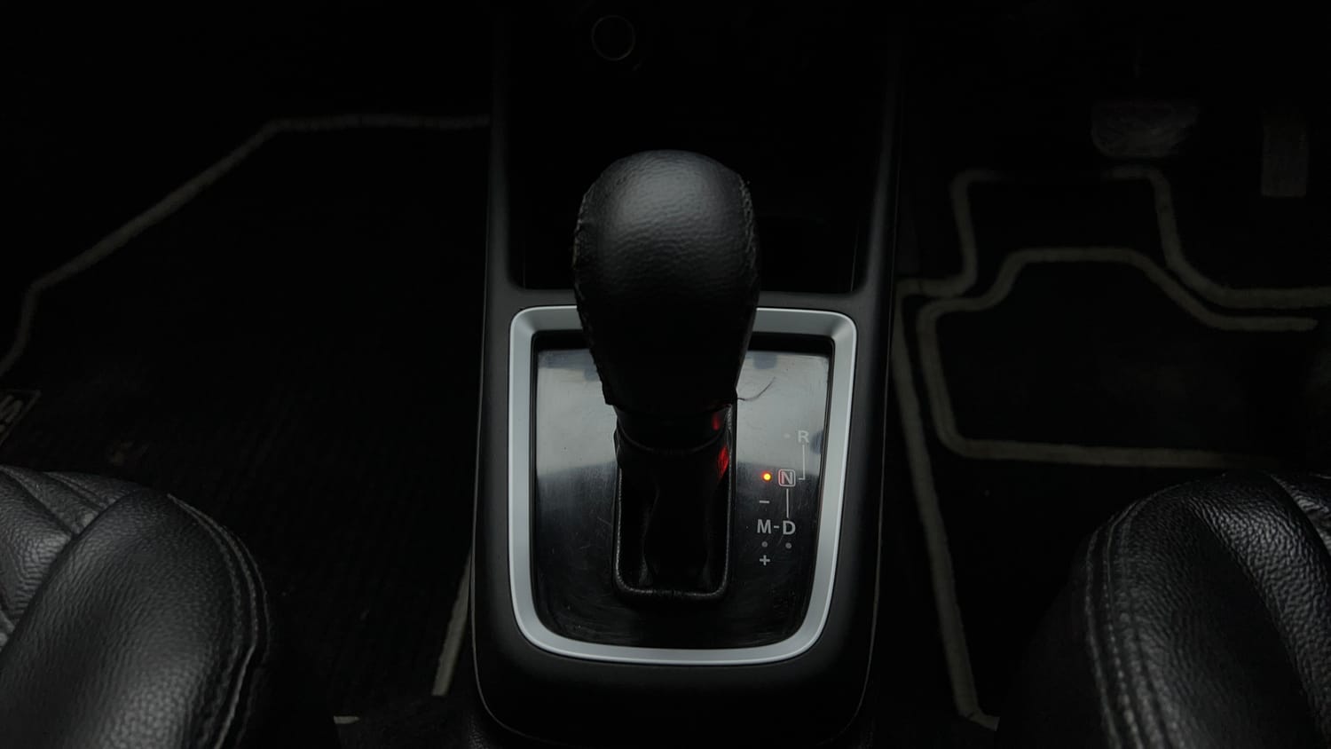 Used 2019 Maruti Suzuki Swift VXi AMT Petrol Automatic interior GEAR  KNOB VIEW