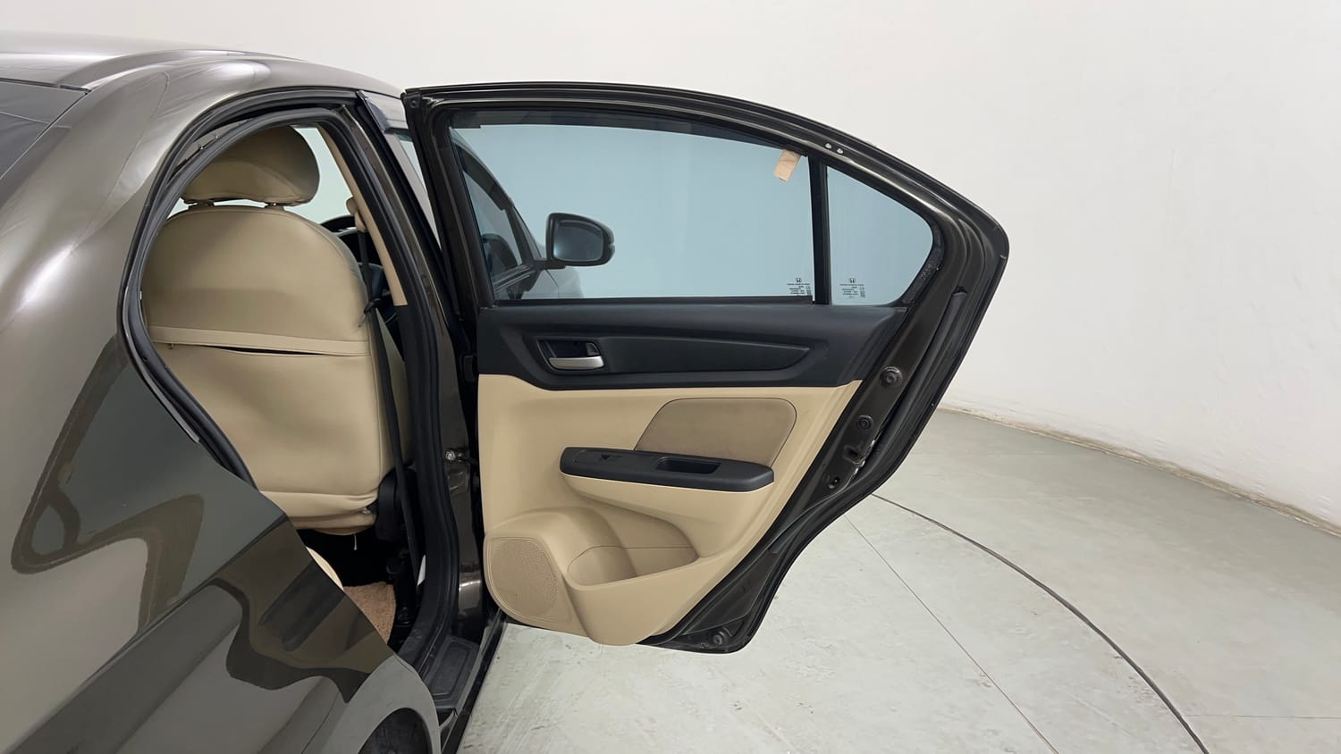 Used 2024 Honda Amaze 1.2 VX i-VTEC CNG (Outside Fitted) Cng Manual interior RIGHT REAR DOOR OPEN VIEW