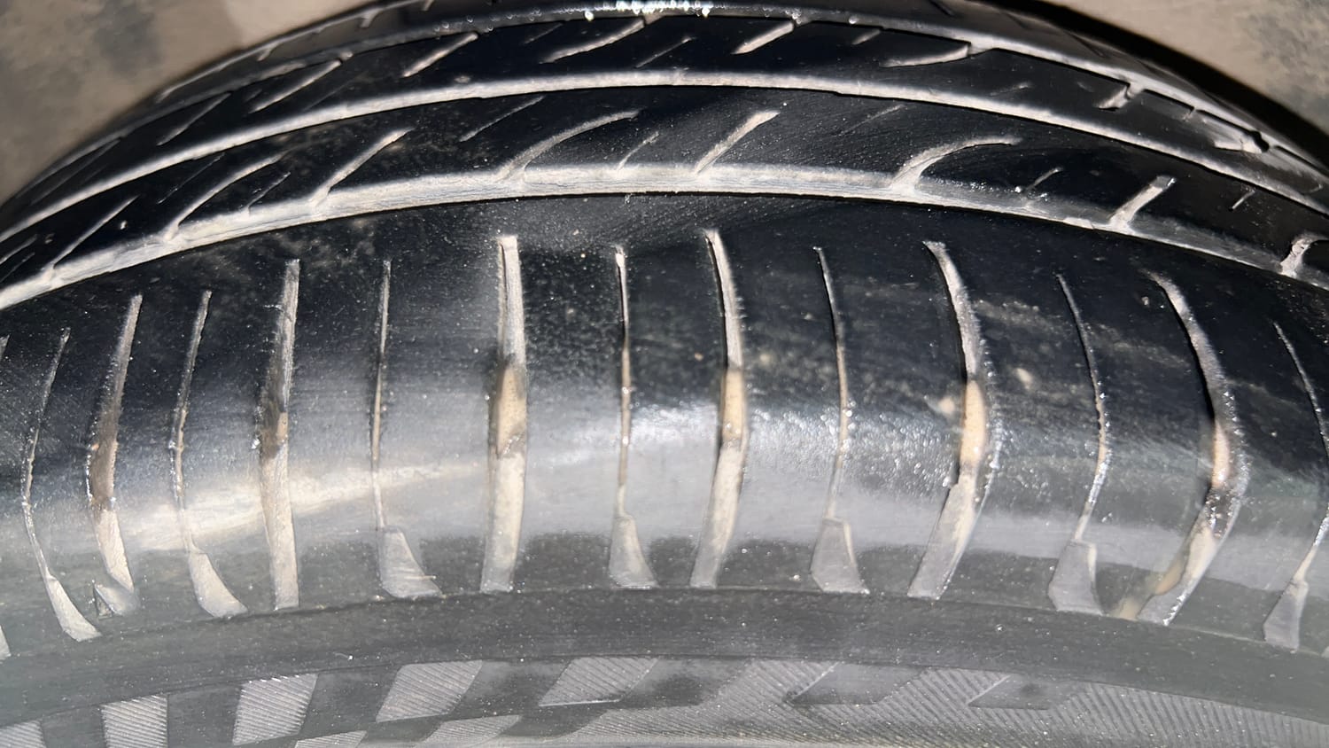 Used 2018 Maruti Suzuki Ignis Alpha 1.2 AMT Petrol Automatic tyres RIGHT REAR TYRE TREAD VIEW