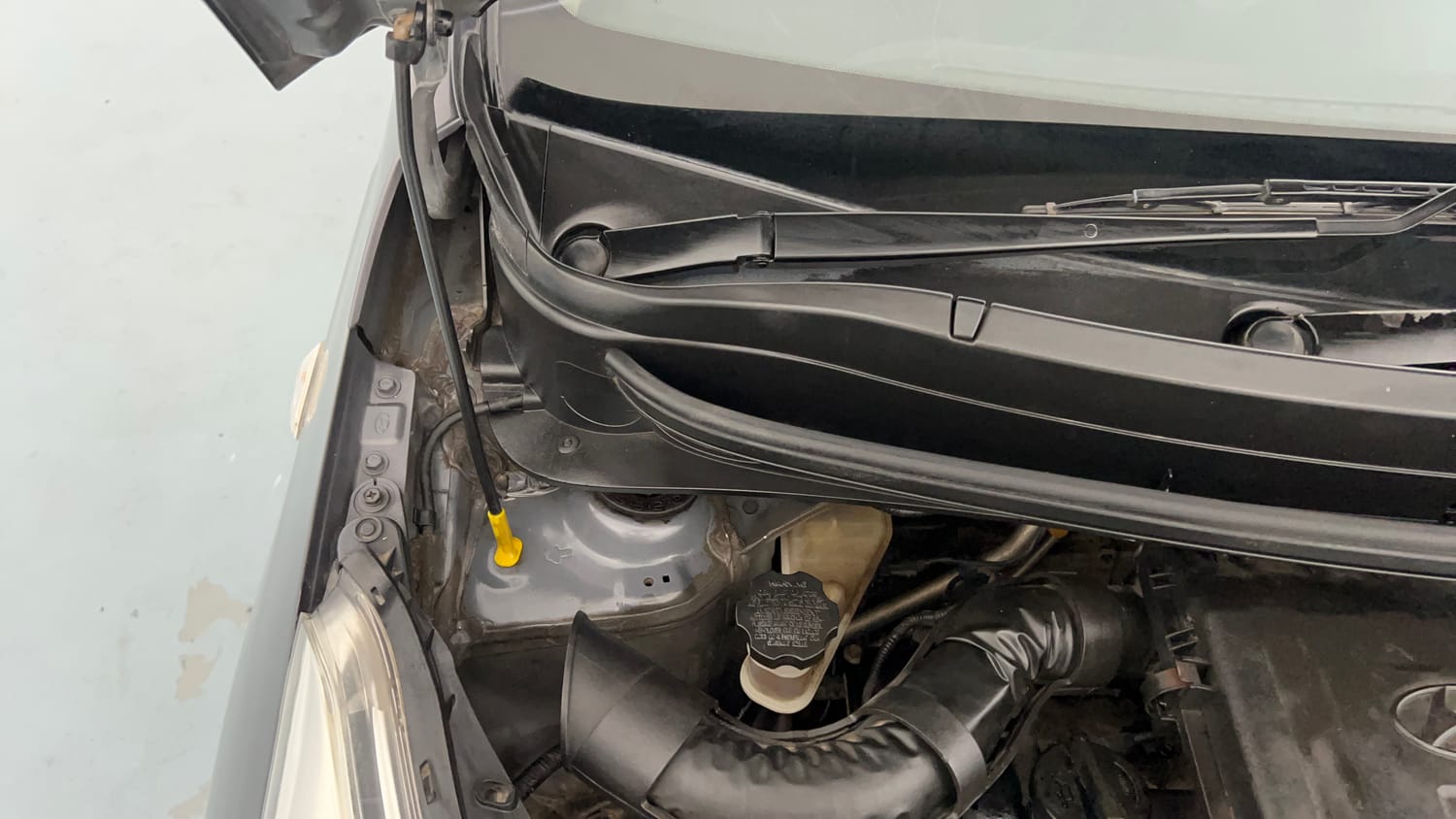 Used 2016 Hyundai Grand i10 Magna 1.2 Kappa VTVT Petrol Manual engine ENGINE RIGHT SIDE HINGE & APRON VIEW