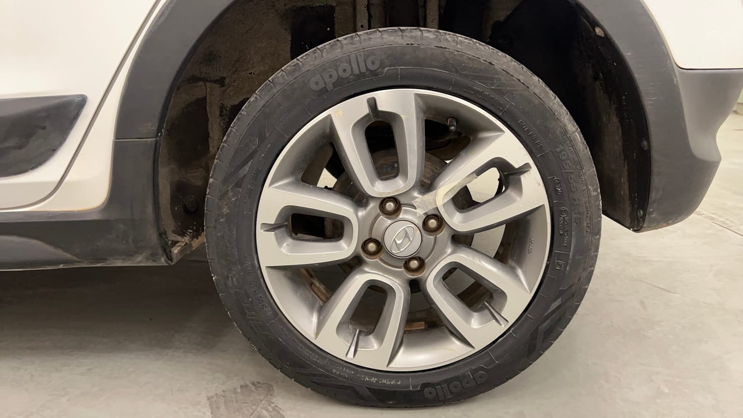 Used 2017 Hyundai i20 Active 1.2 S Petrol Manual tyres LEFT REAR TYRE RIM VIEW