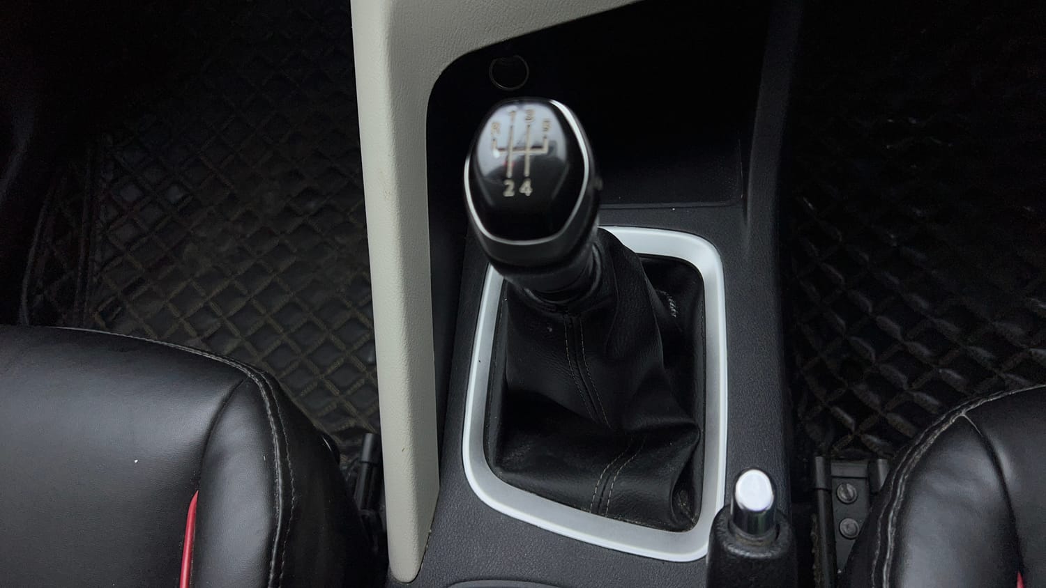 Used 2023 Nissan Magnite XL Petrol Manual interior GEAR  KNOB VIEW