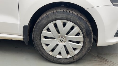 Used 2016 Volkswagen Polo Comfortline 1.2L (P) Petrol Manual tyres RIGHT FRONT TYRE RIM VIEW
