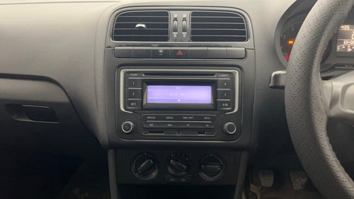 Used 2016 Volkswagen Polo Comfortline 1.2L (P) Petrol Manual top_features Integrated (in-dash) music system