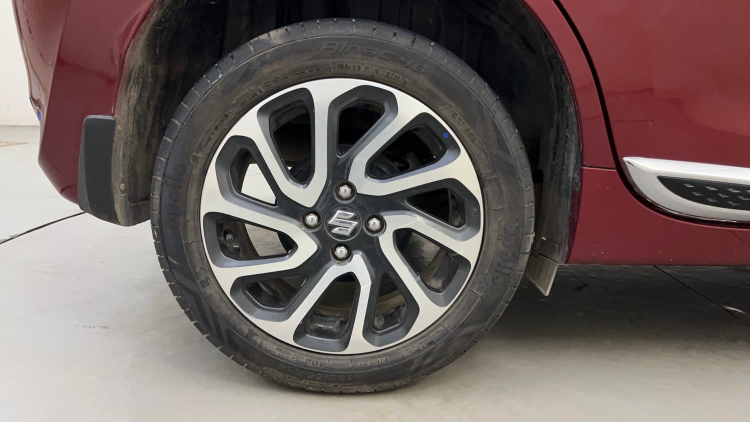 Used 2022 Maruti Suzuki Baleno Alpha AGS Petrol Automatic tyres RIGHT REAR TYRE RIM VIEW