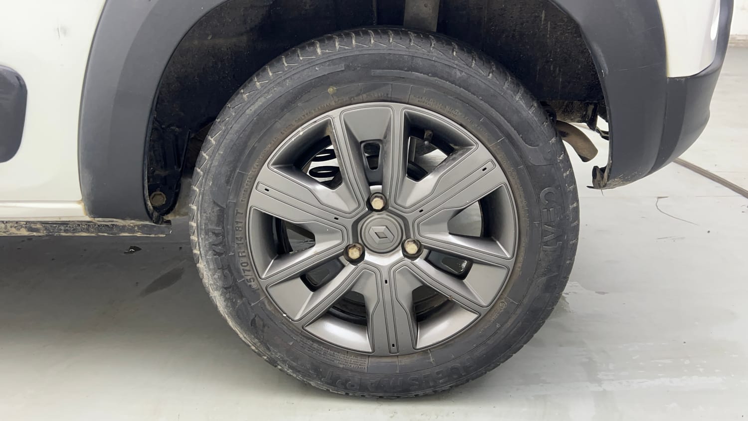 Used 2020 Renault Kwid CLIMBER 1.0 AMT Opt Petrol Automatic tyres LEFT REAR TYRE RIM VIEW