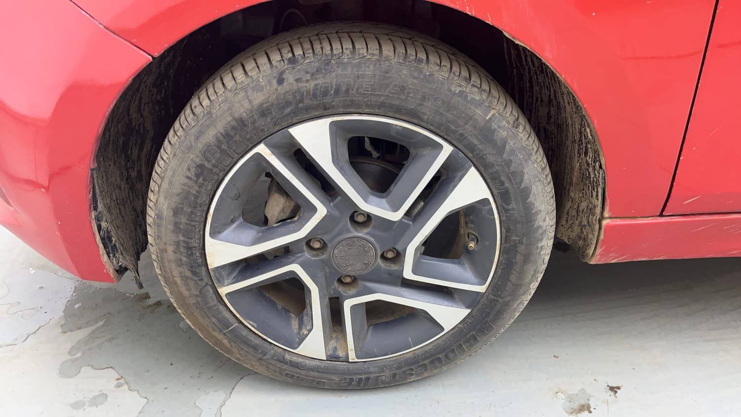 Used 2021 Tata Tiago XZA Plus Petrol Automatic tyres LEFT FRONT TYRE RIM VIEW