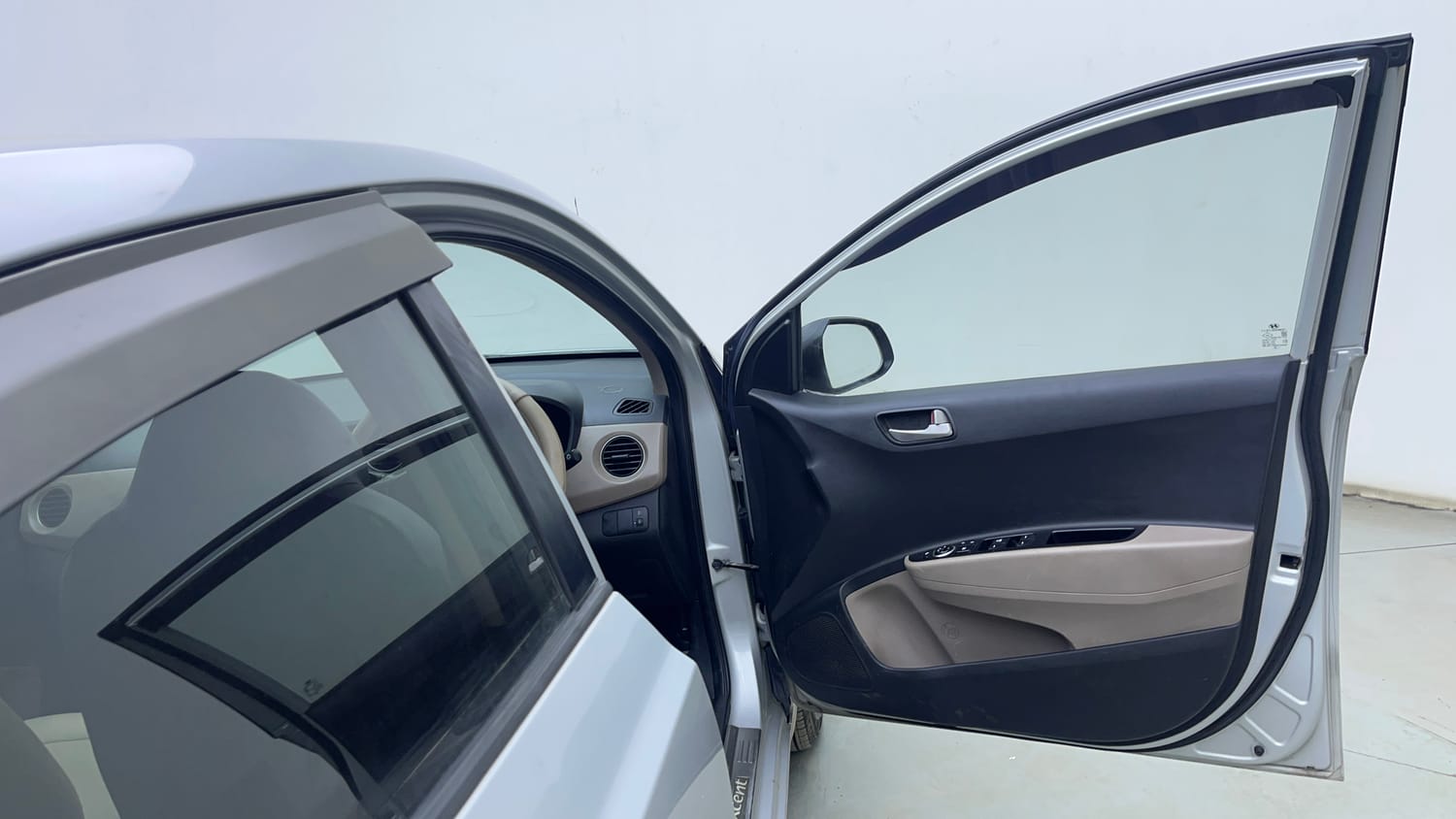 Used 2015 Hyundai Xcent S 1.2 (O) Petrol Manual interior RIGHT FRONT DOOR OPEN VIEW