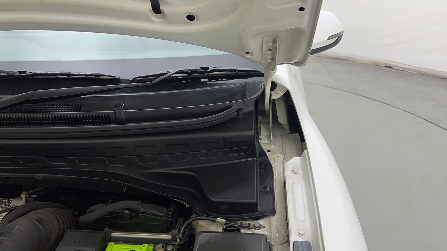 Used 2021 Kia Sonet GTX Plus 1.5 AT Diesel Automatic engine ENGINE LEFT SIDE HINGE & APRON VIEW