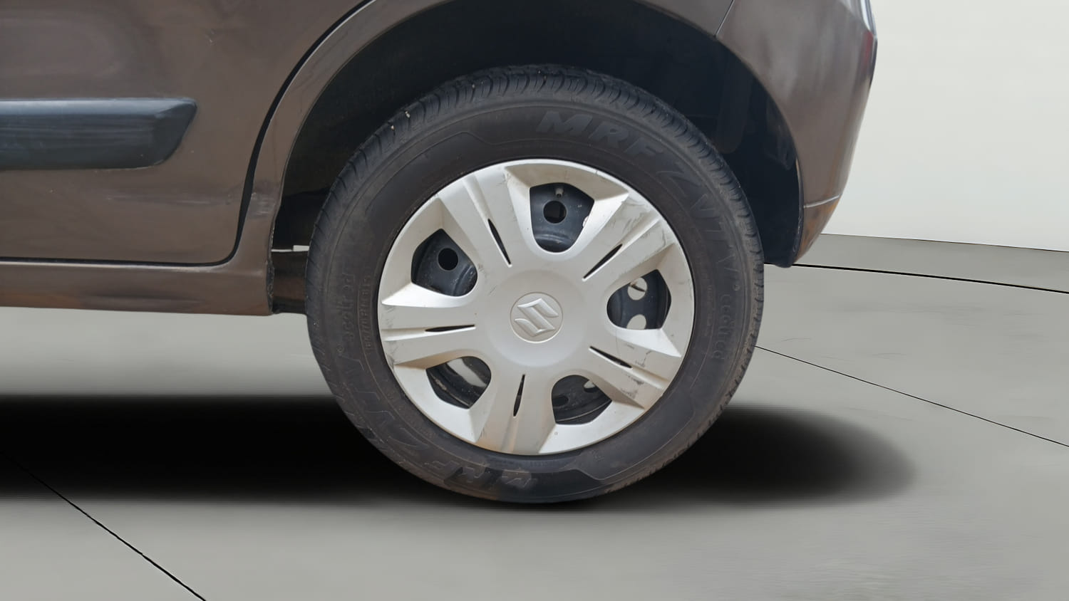 Used 2016 Maruti Suzuki Wagon R VXI Petrol Manual tyres LEFT REAR TYRE RIM VIEW
