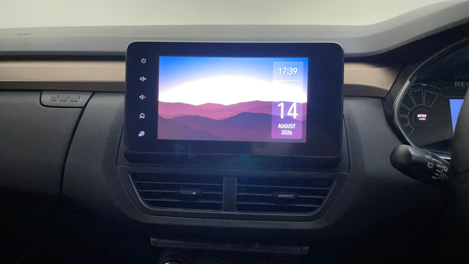 Used 2021 Renault Kiger RXT (O) MT Petrol Manual top_features Integrated (in-dash) music system