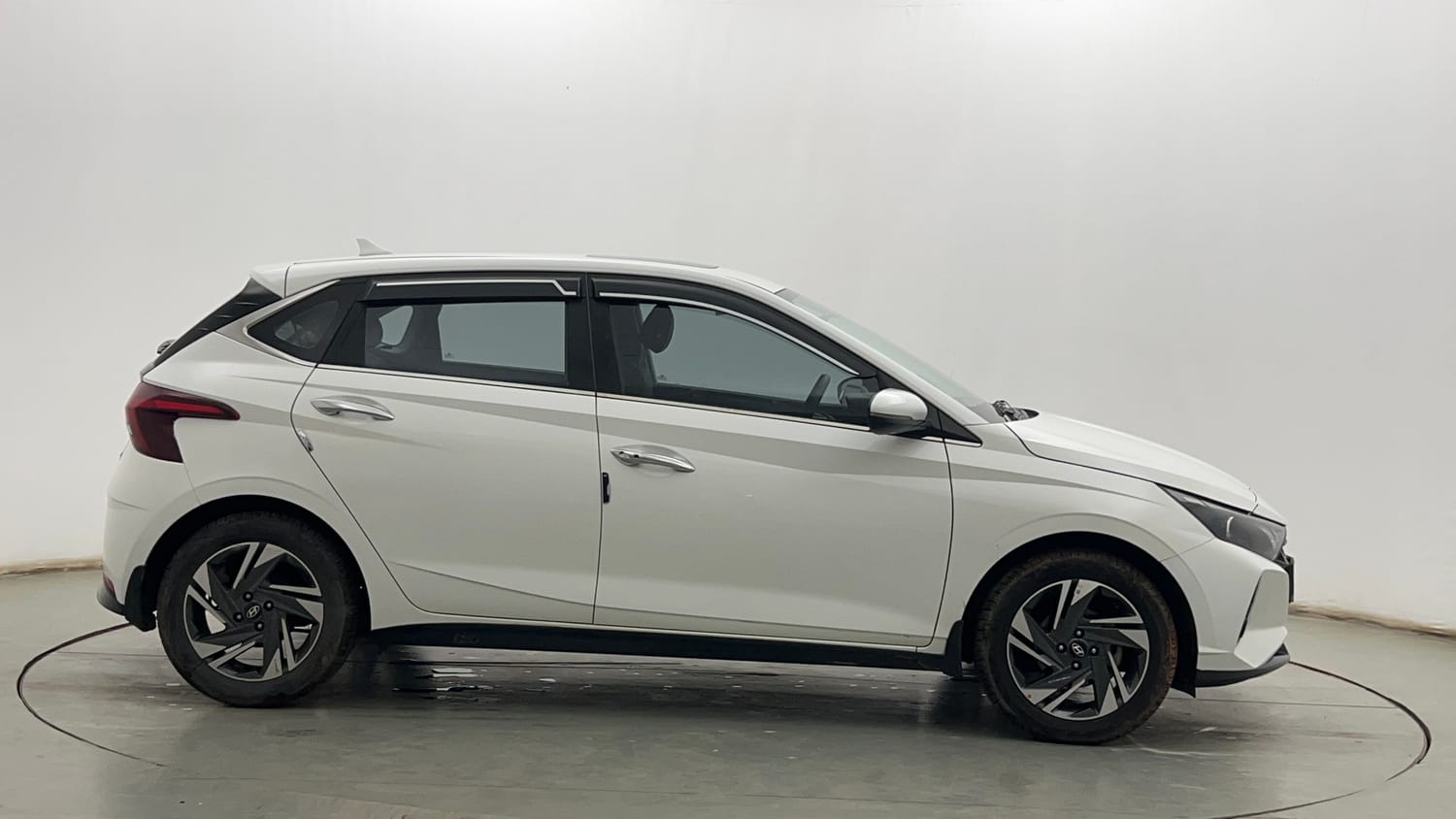 Used 2022 Hyundai New i20 Asta (O) 1.2 MT Petrol Manual exterior RIGHT SIDE VIEW