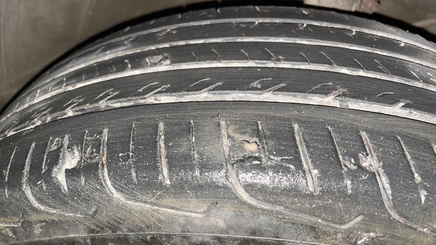 Used 2023 Maruti Suzuki Fronx Delta Plus 1.2L AGS Petrol Automatic tyres RIGHT FRONT TYRE TREAD VIEW