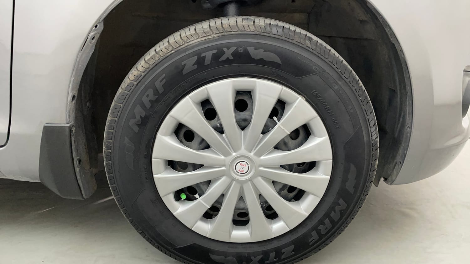 Used 2014 Maruti Suzuki Swift VXi Petrol Manual tyres RIGHT FRONT TYRE RIM VIEW