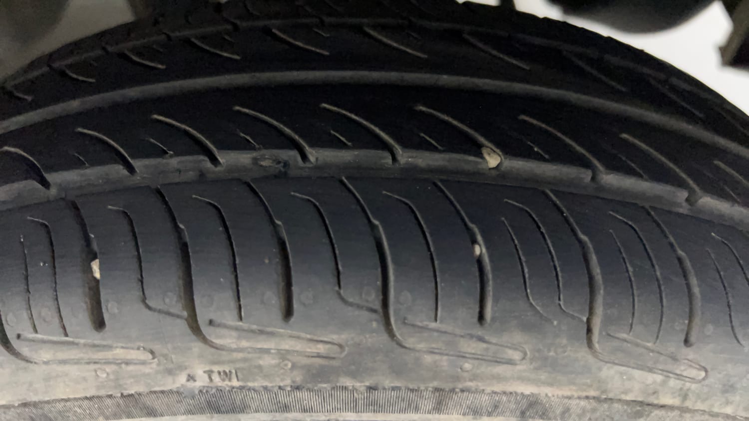 Used 2016 Hyundai Eon Era + Petrol Manual tyres LEFT REAR TYRE TREAD VIEW