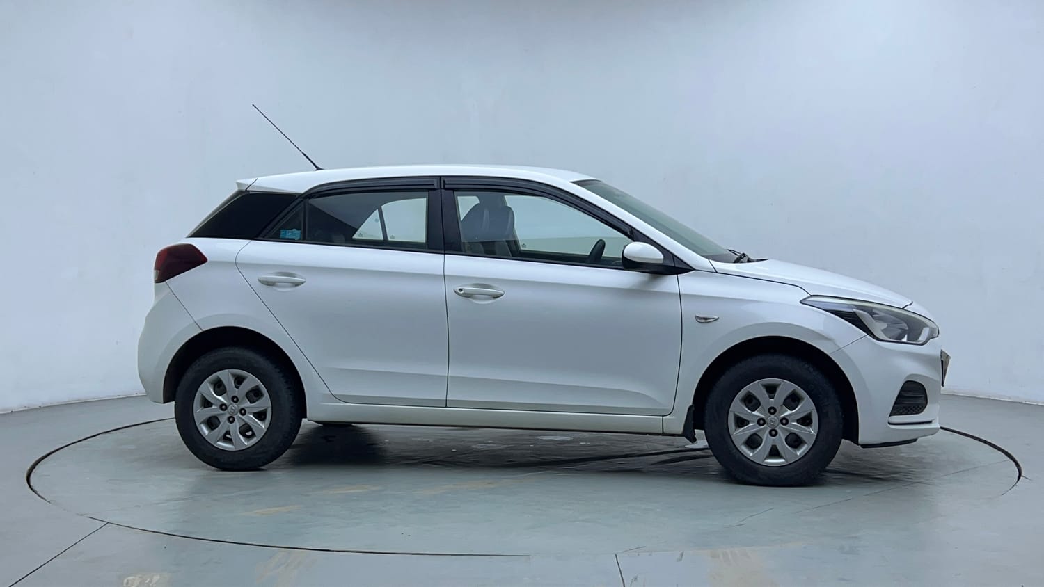 Used 2018 Hyundai Elite i20 Magna Executive 1.2 Petrol Manual exterior RIGHT SIDE VIEW
