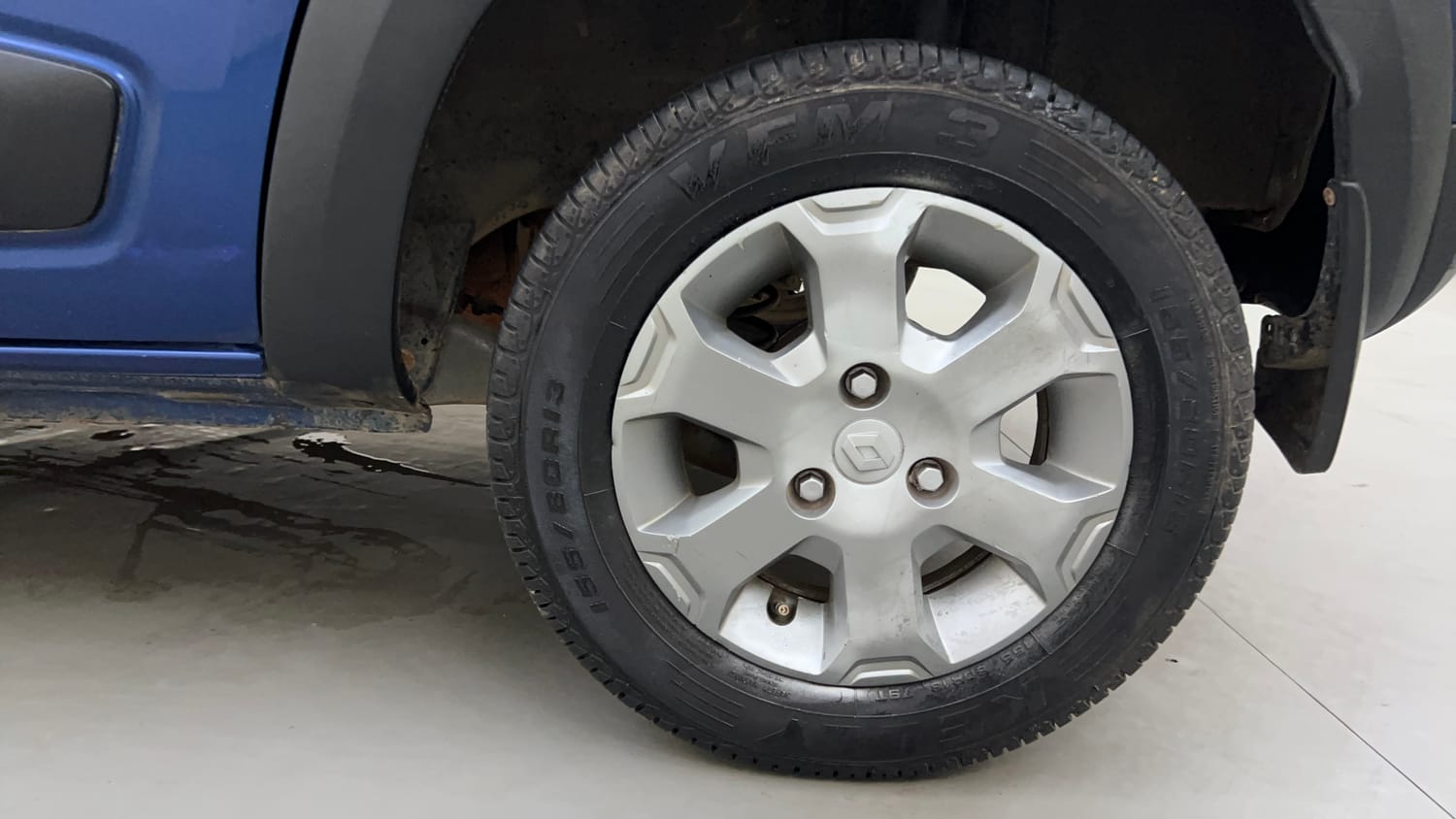 Used 2017 Renault Kwid CLIMBER 1.0 AMT Petrol Automatic tyres LEFT REAR TYRE RIM VIEW