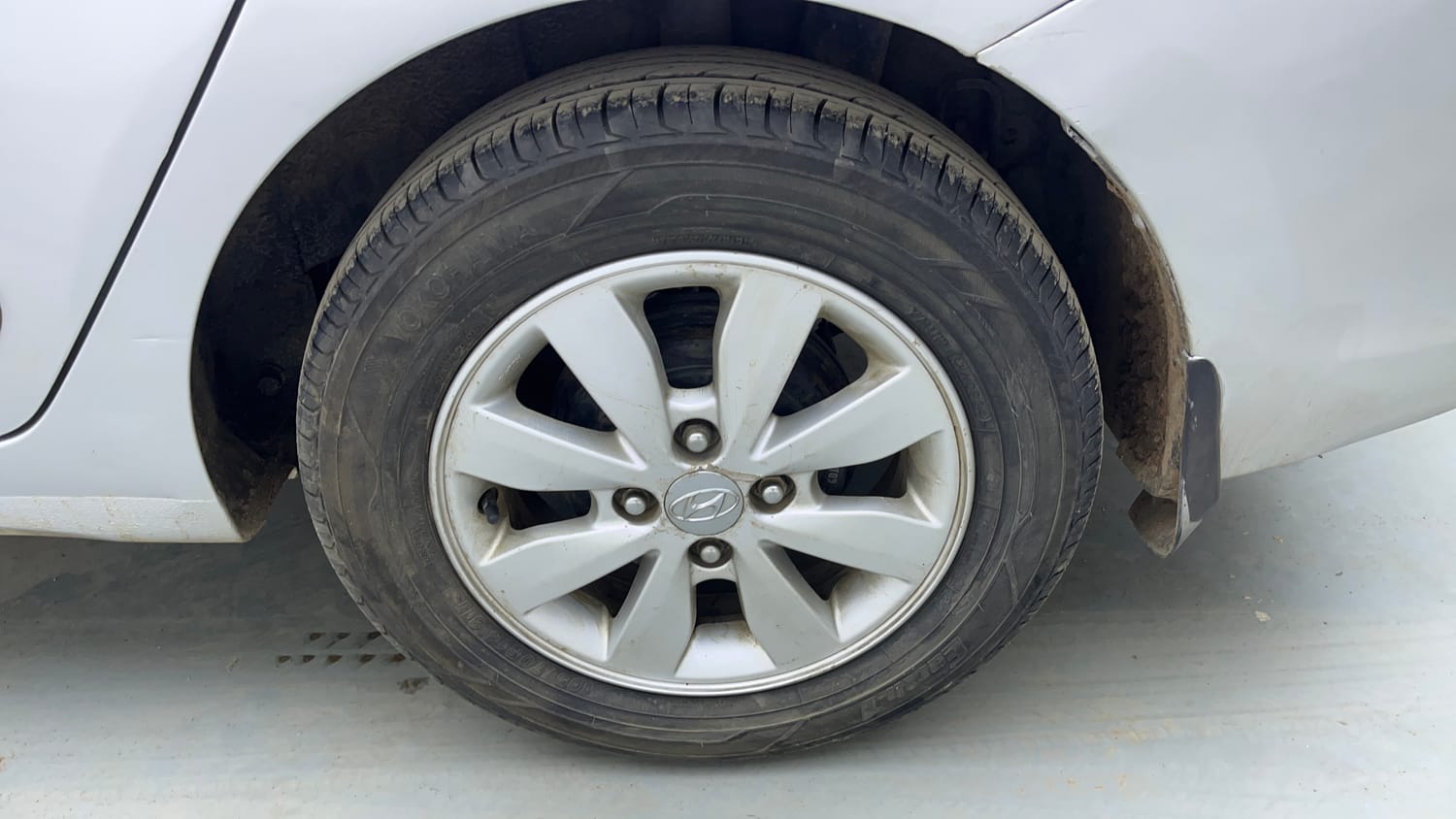 Used 2015 Hyundai Xcent S 1.2 (O) Petrol Manual tyres LEFT REAR TYRE RIM VIEW