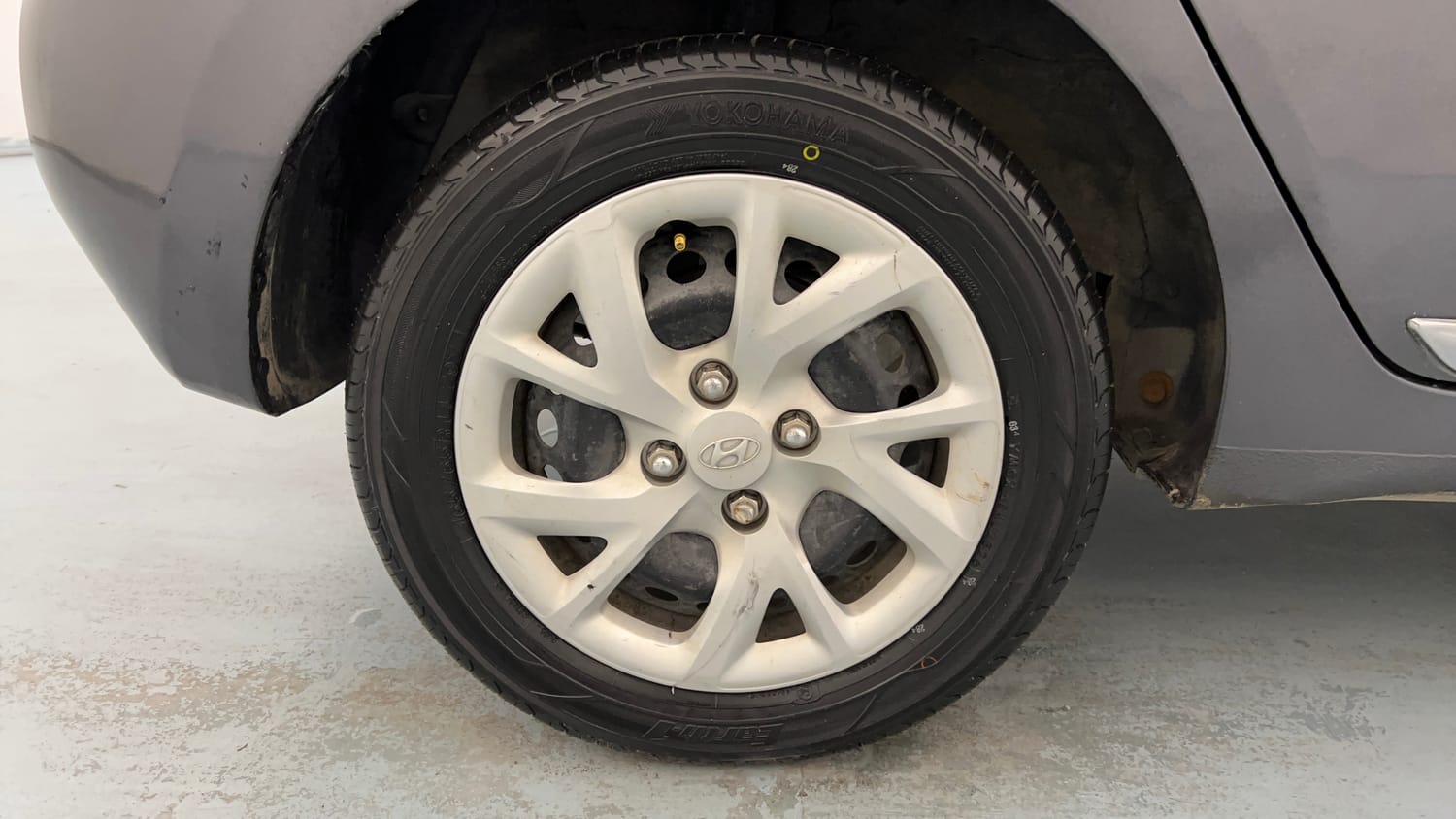 Used 2017 Hyundai Grand i10 Magna 1.2 Kappa VTVT Petrol Manual tyres RIGHT REAR TYRE RIM VIEW