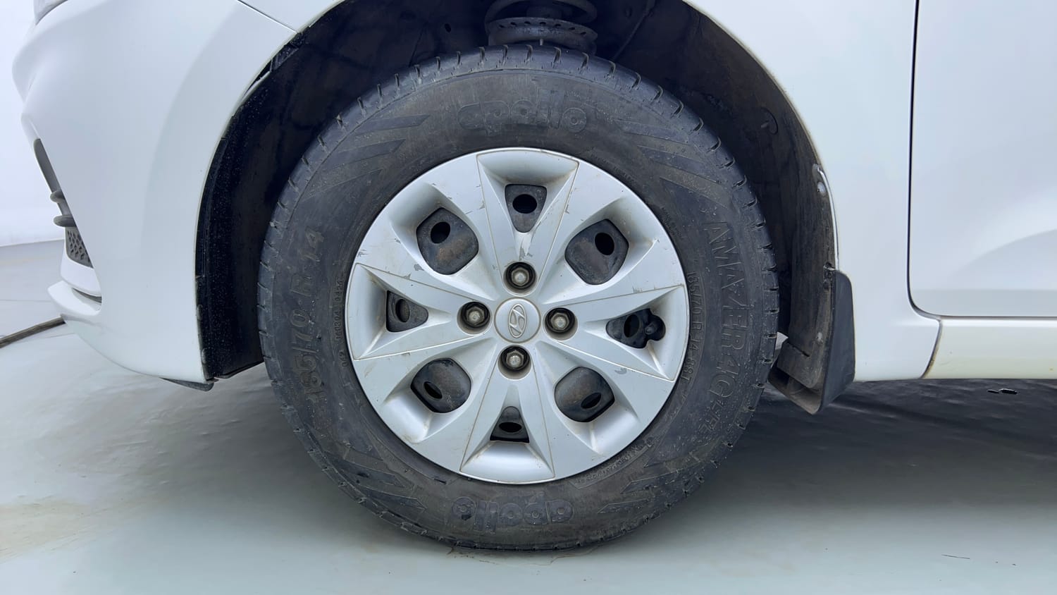 Used 2018 Hyundai Elite i20 Magna Executive 1.2 Petrol Manual tyres LEFT FRONT TYRE RIM VIEW