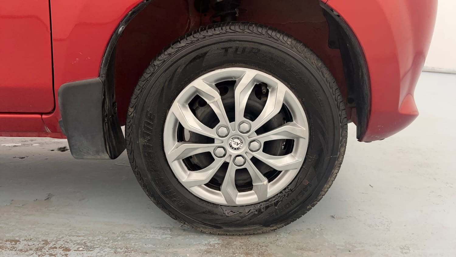 Used 2014 Maruti Suzuki Alto 800 Lxi Petrol Manual tyres RIGHT FRONT TYRE RIM VIEW