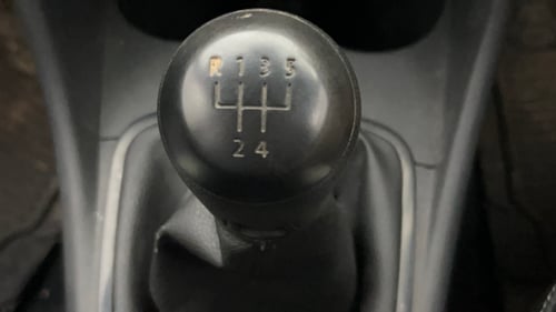 Used 2016 Volkswagen Polo Comfortline 1.2L (P) Petrol Manual interior GEAR  KNOB VIEW