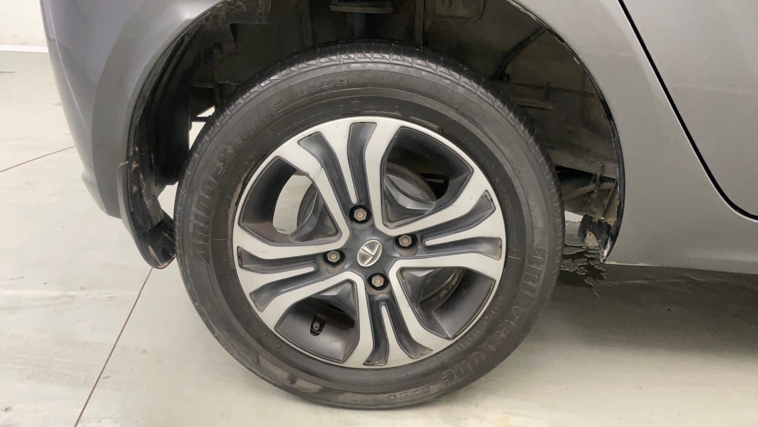 Used 2022 Tata Tiago Revotron XZ Plus Cng (outside fitted) Cng Manual tyres RIGHT REAR TYRE RIM VIEW