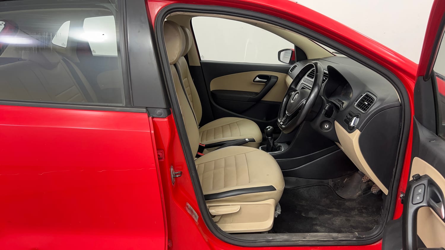 Used 2016 Volkswagen Polo Highline1.2L (P) Petrol Manual interior RIGHT SIDE FRONT DOOR CABIN VIEW