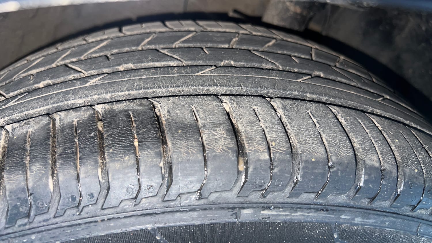 Used 2024 Hyundai New i20 Asta (O) 1.2 IVT Petrol Automatic tyres RIGHT FRONT TYRE TREAD VIEW