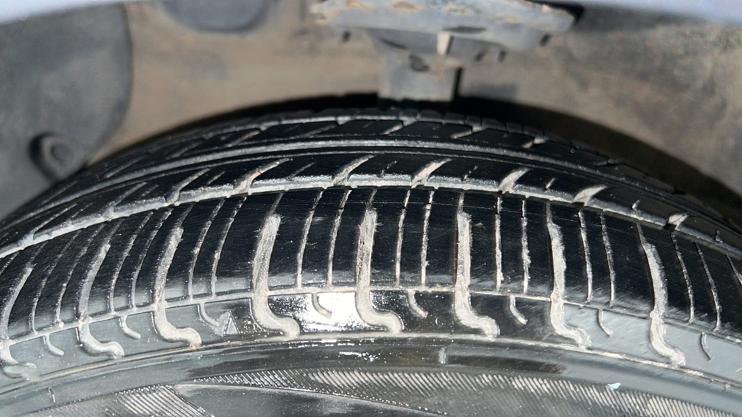 Used 2016 Hyundai Grand i10 Magna 1.2 Kappa VTVT Petrol Manual tyres LEFT FRONT TYRE TREAD VIEW