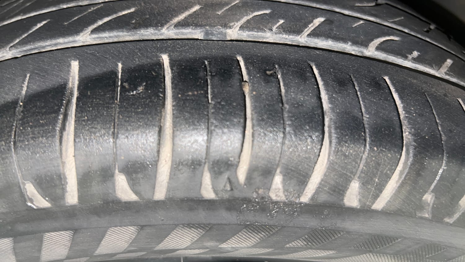 Used 2018 Maruti Suzuki Ignis Alpha 1.2 AMT Petrol Automatic tyres RIGHT FRONT TYRE TREAD VIEW