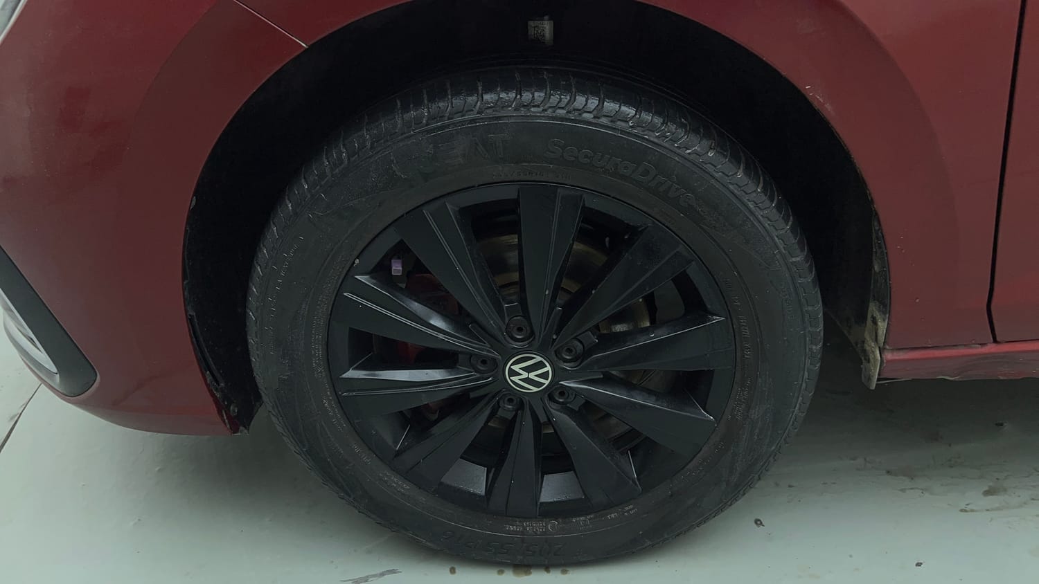 Used 2023 Volkswagen Virtus Highline 1.0 TSI MT Petrol Manual tyres LEFT FRONT TYRE RIM VIEW
