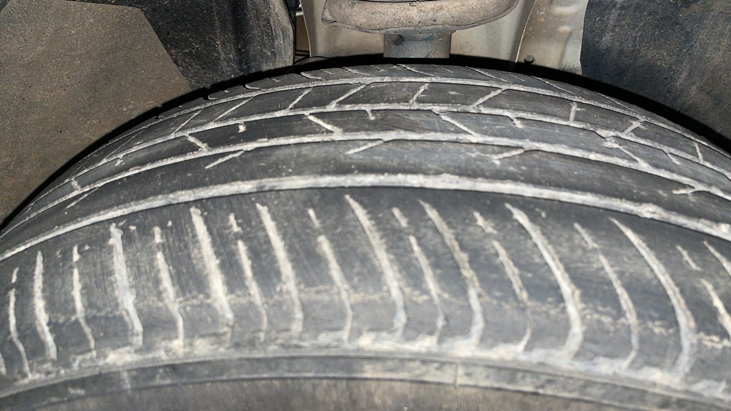 Used 2021 Renault Kiger RXT (O) MT Petrol Manual tyres RIGHT FRONT TYRE TREAD VIEW