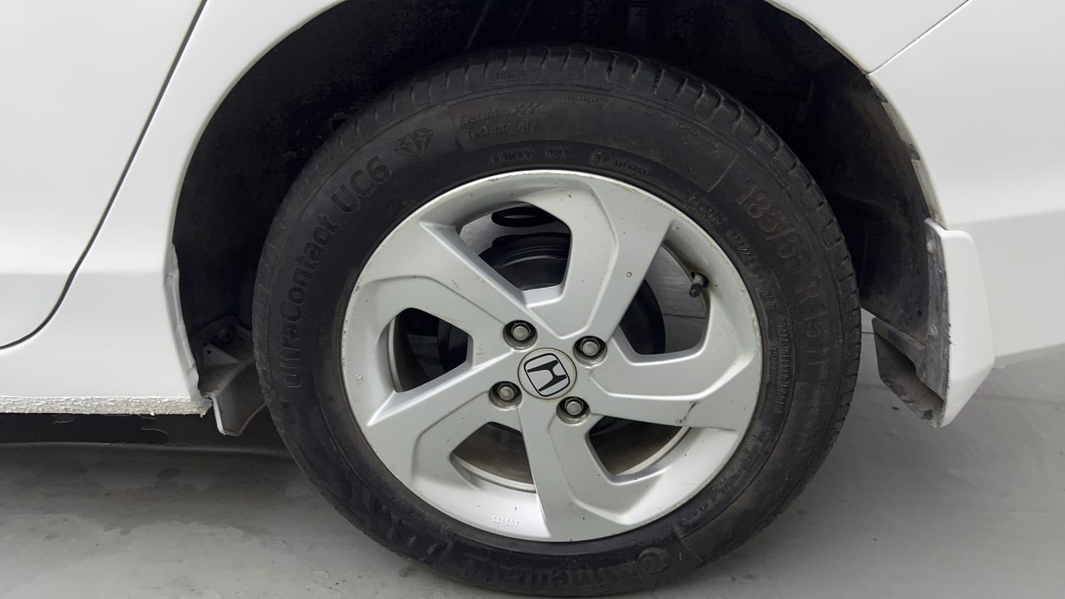 Used 2015 Honda City VX CVT Petrol Automatic tyres LEFT REAR TYRE RIM VIEW