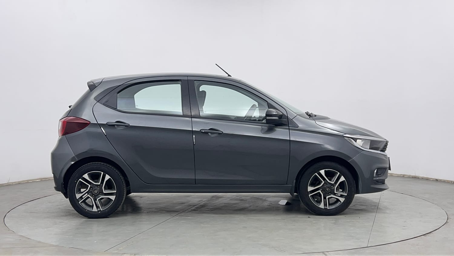 Used 2020 Tata Tiago XZ Plus Petrol Manual exterior RIGHT SIDE VIEW