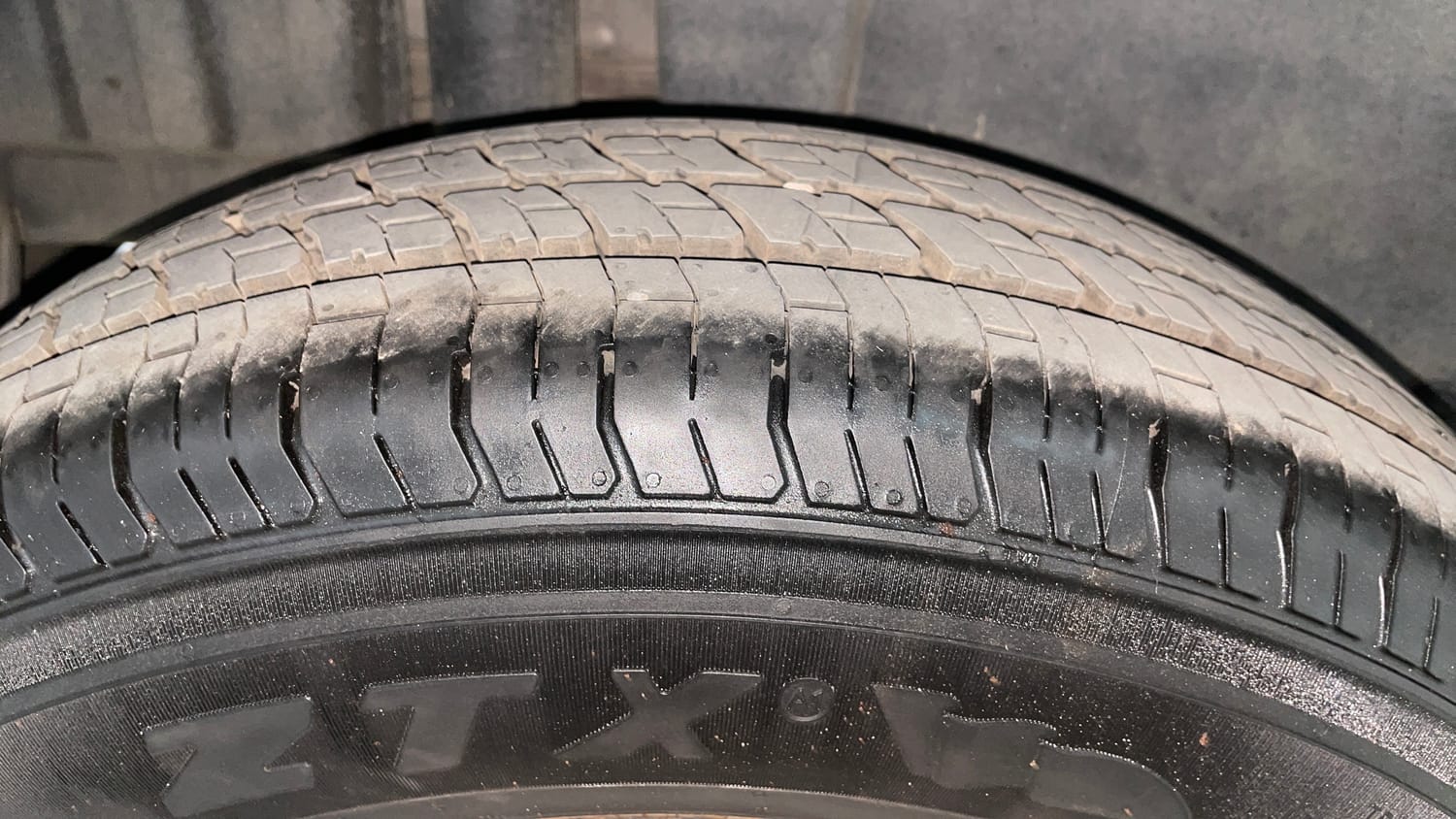 Used 2014 Maruti Suzuki Swift VXi Petrol Manual tyres RIGHT REAR TYRE TREAD VIEW