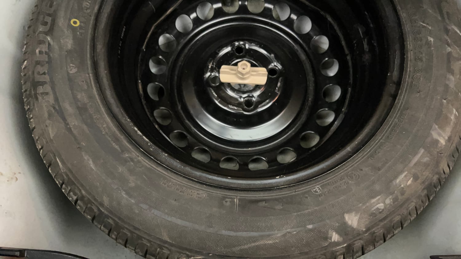 Used 2022 Hyundai New i20 Asta (O) 1.2 MT Petrol Manual tyres SPARE TYRE VIEW
