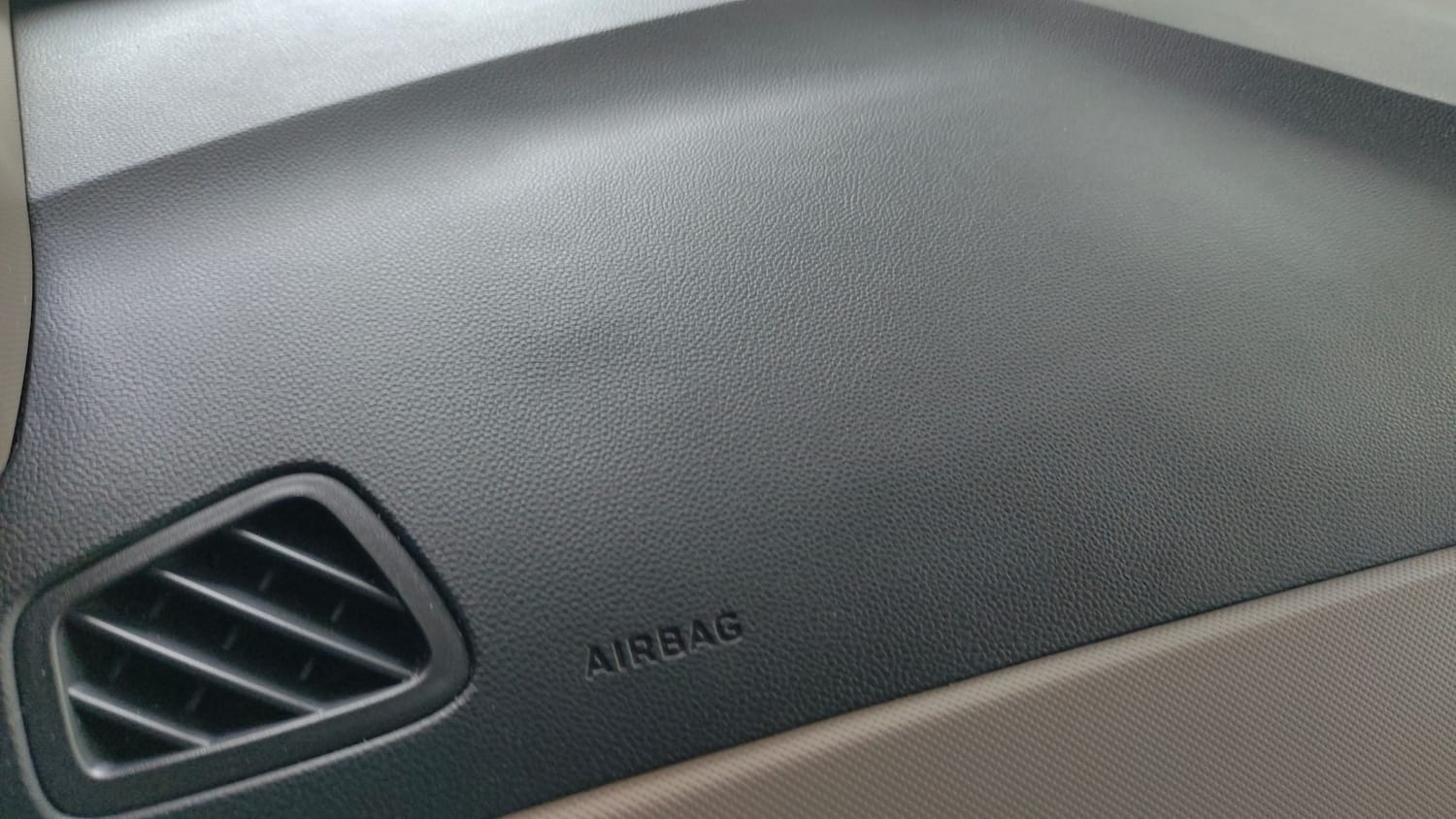 Used 2017 Hyundai Xcent SX Petrol Manual top_features Airbags