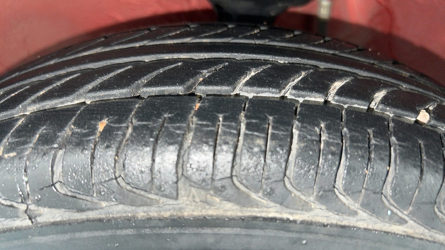 Used 2014 Maruti Suzuki Alto 800 Lxi Petrol Manual tyres LEFT FRONT TYRE TREAD VIEW