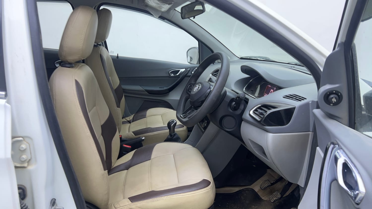 Used 2020 Tata Tigor XZ Plus Petrol Manual interior RIGHT SIDE FRONT DOOR CABIN VIEW