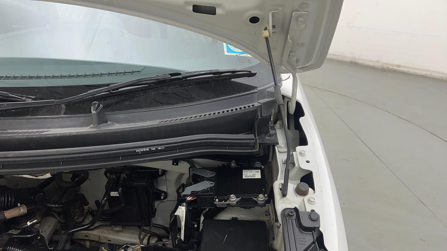 Used 2024 Maruti Suzuki Wagon R VXI 1.0 Petrol Manual engine ENGINE LEFT SIDE HINGE & APRON VIEW