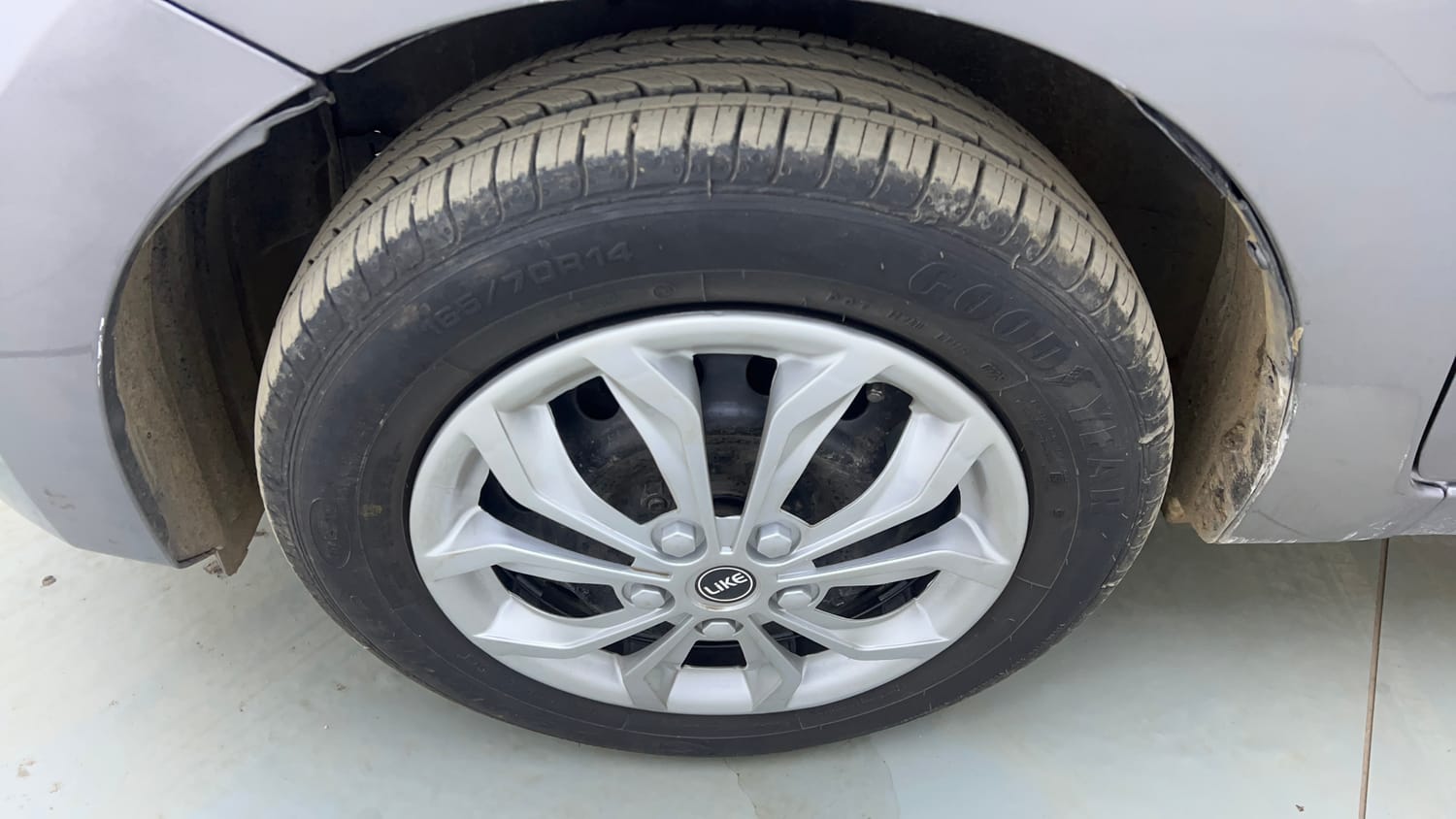Used 2017 Maruti Suzuki Celerio ZXi AMT Petrol Automatic tyres LEFT FRONT TYRE RIM VIEW