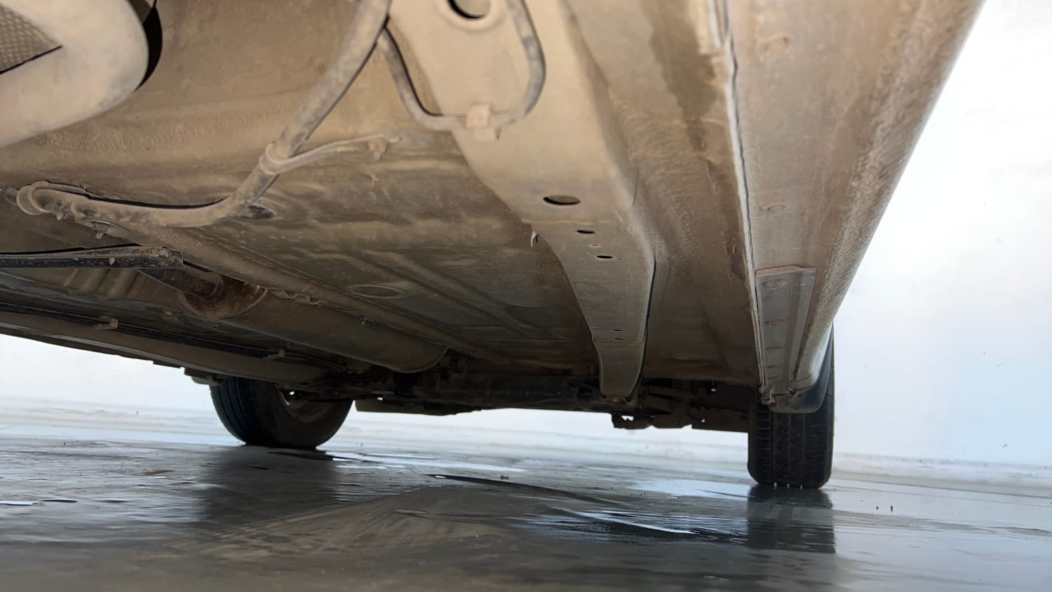 Used 2019 Maruti Suzuki Dzire ZXi AMT Petrol Automatic extra REAR RIGHT UNDERBODY VIEW