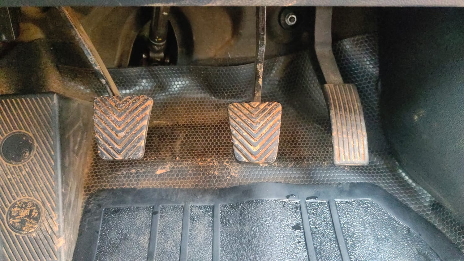 Used 2017 Hyundai Elite i20 Asta 1.2 (O) Petrol Manual interior PEDALS VIEW