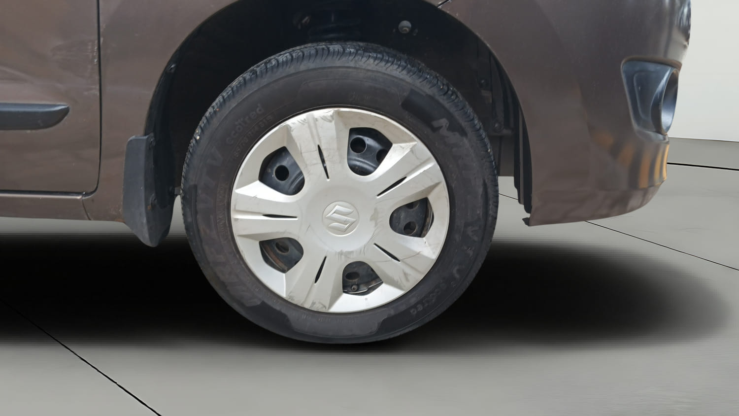 Used 2016 Maruti Suzuki Wagon R VXI Petrol Manual tyres RIGHT FRONT TYRE RIM VIEW