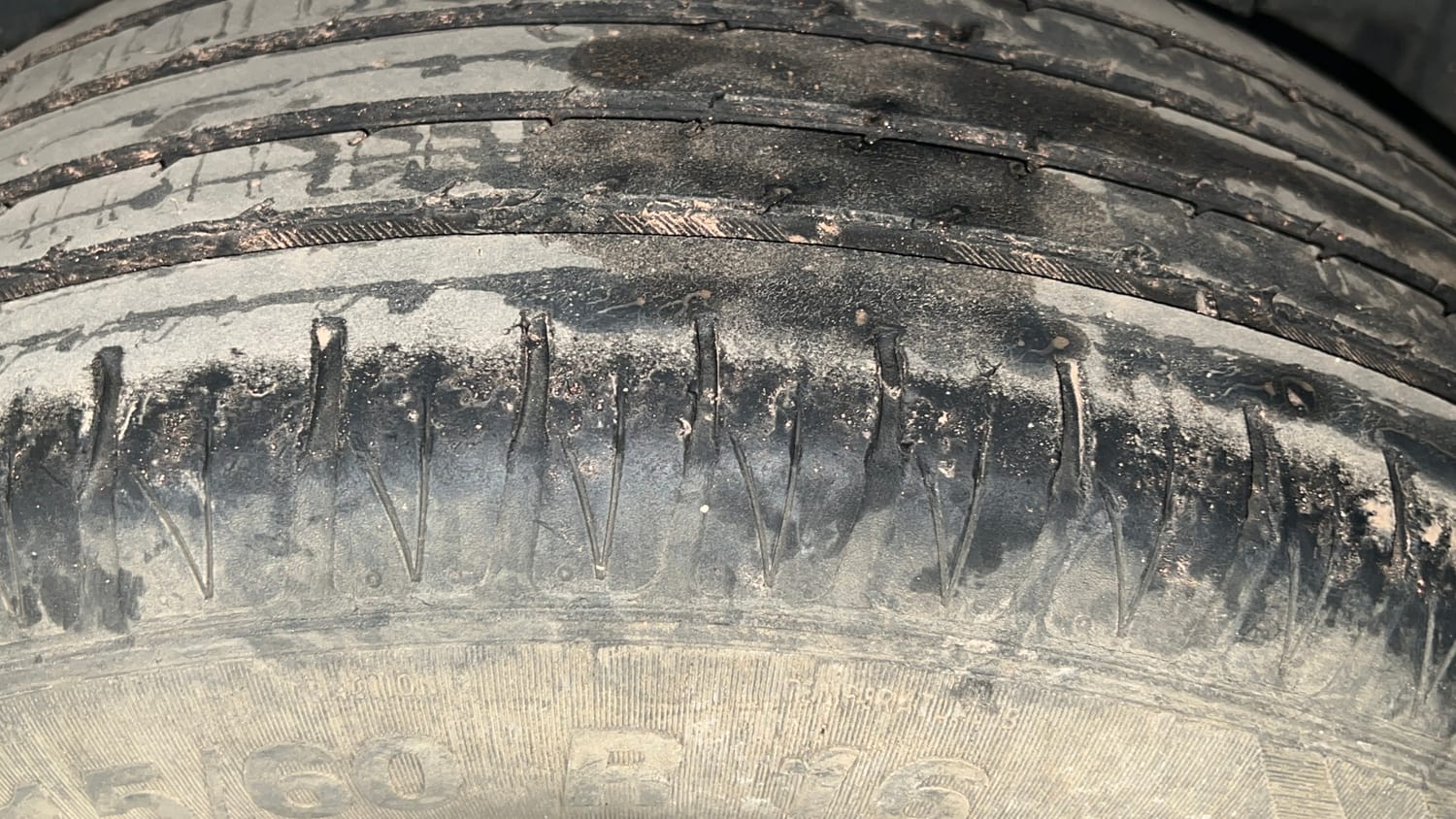 Used 2022 Maruti Suzuki Vitara Brezza [2020-2022] ZXI Plus Dual Tone Petrol Manual tyres LEFT REAR TYRE TREAD VIEW