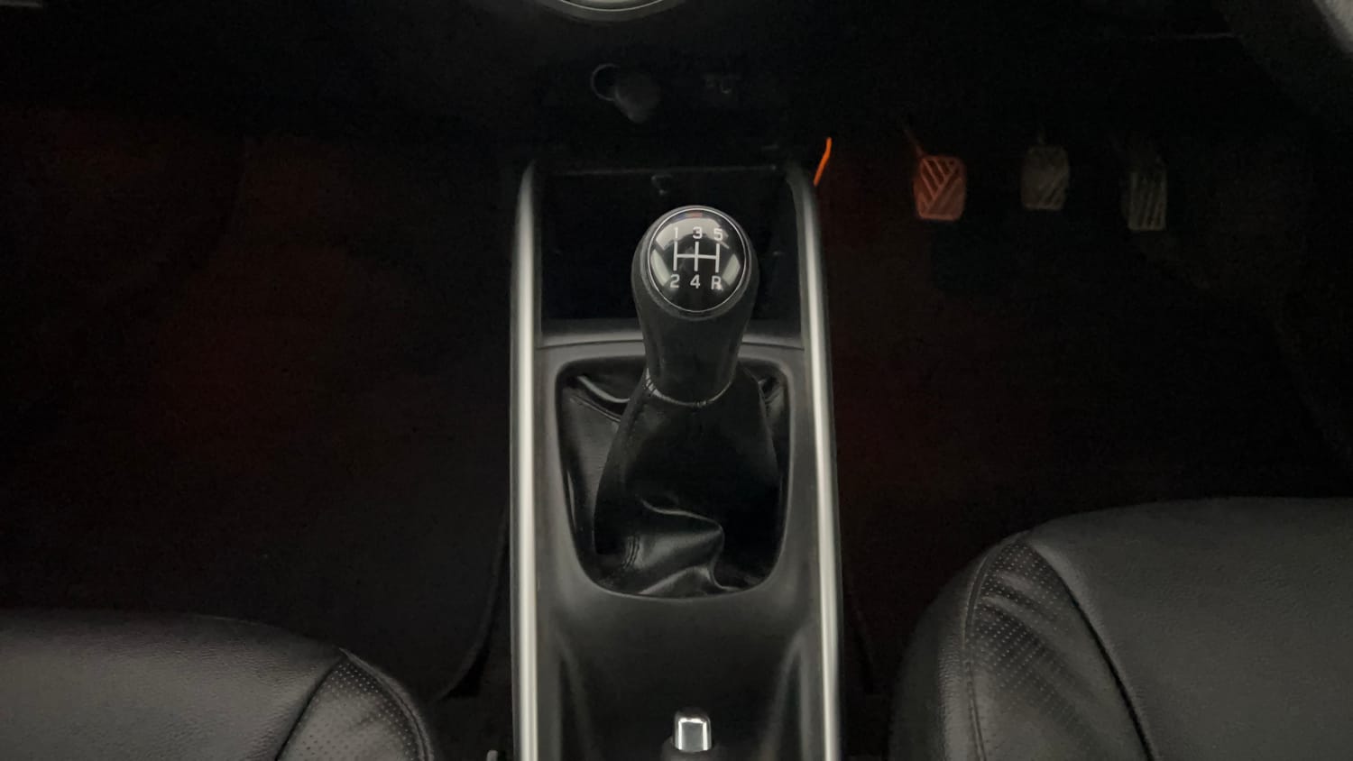 Used 2017 Maruti Suzuki Baleno Alpha 1.2 Petrol Manual interior GEAR  KNOB VIEW
